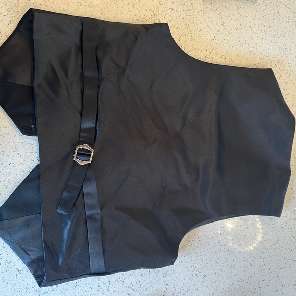 Boys 5-piece tuxedo (size 8) - Picture 5 of 9